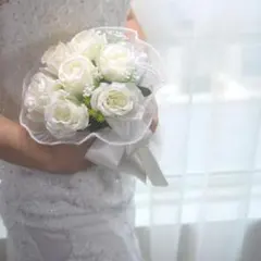 ホワイトローズのウェディングブーケ
