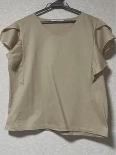 ラボラトリーワーク　フリル袖カットソーとストライプスカート