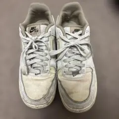 Nike Air Force 1 ホワイトレザー スニーカー