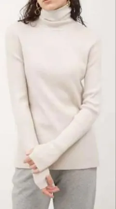 新品タグ付きアイボリー タートルネック 長袖セーター