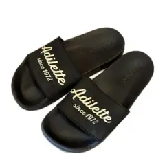 adidas Adilette ブラック サンダル　ベナッシ