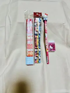 大人気！ハローキティ 鉛筆消しゴムセット