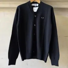 プレイ　コムデギャルソンボタン付きカーディガン ハート刺繍 黒/灰色/ベージュ