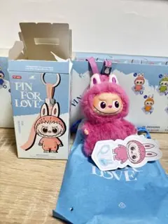 Ｑイニシャル　THE MONSTERS PIN FOR LOVE ラブブ