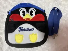 東京ヤクルトスワローズ つば九郎プリントフラップリュック（ブラック） 東京ヤクルトスワローズ/つば九郎プリントフラップリュック/カラー