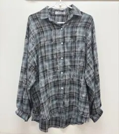 青と黒のチェック柄オーバーサイズシャツ