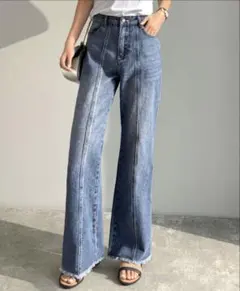 最旬美脚デニム。裾フリンジセミフレアデニムパンツのサムネイル