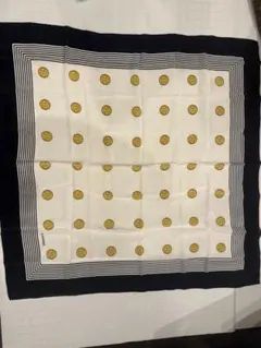 CHANEL 大判シルクスカーフ