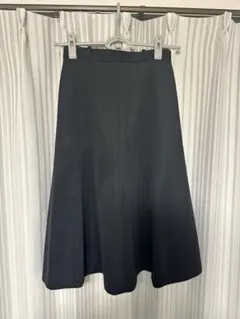 黒のフレアスカート