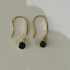 ⭐️最終値下げピアスエメラルド色キュービックジルコニアフックS925K18コート