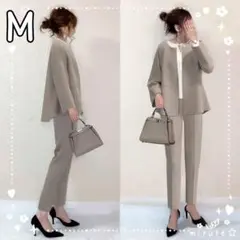 M グレーベージュ ノーカラー パンツスーツ フォーマル オフィス 入園 入学