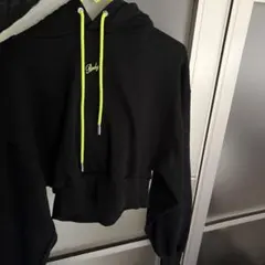 Rady クロップドパーカー ブラック/ネオンイエロー ショート丈