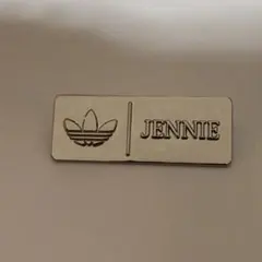 ［バッジのみ］adidas Originals × JENNIE バッジ