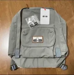 新品　cutopacaグレーのリュック（缶バッジ、不織布袋、キーホルダー付）