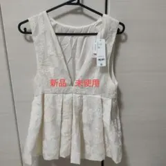comcoca 花柄ジャガード ペプラムベスト アイボリー M
