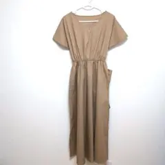 ワンピース　ベージュ　リボン　半袖