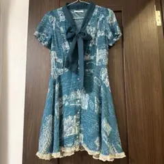 アクシーズファム　ブルーグリーン建物模様 半袖ワンピース