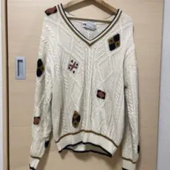 アイボリー ケーブルニット Vネック セーター