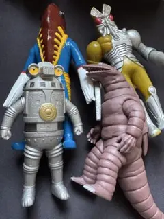【送料込】ウルトラマンシリーズ 怪獣フィギュア4体セット