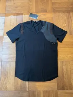 Neil Barrett Vネック Tシャツ イタリア製のサムネイル