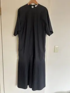 美品✨️ HYKE ハイク パフスリーブ スリット ロングワンピース ブラック HYKE(ハイク)】 HANNMER SATIN DRESS｜PARIGOT ONLINE（パリゴ