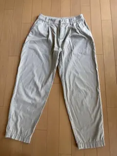 ユニクロ コットンテーパードアンクルパンツ　S ベージュ