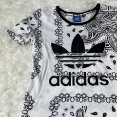 adidasアディダス　ペイズリー　柄　Tシャツ