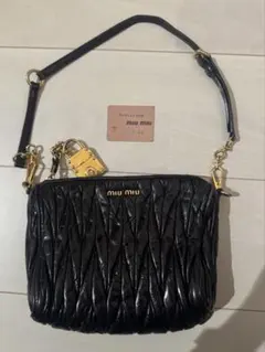 miu miu マテラッセのサムネイル