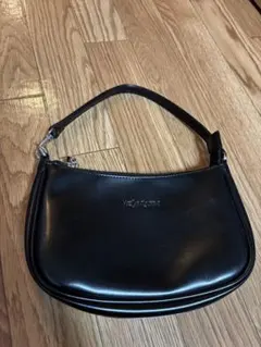 イヴサンローラン　ハンドバッグ　ロゴ型押し　カーフレザー　黒　アクセサリーポーチ