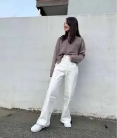 大人気完売品！GU ハイウエストホワイトデニムパンツ　足細見え！入手困難！
