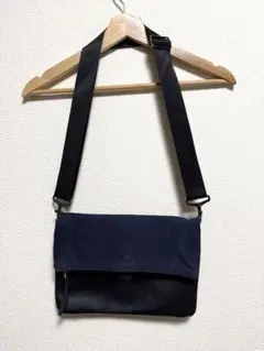 ネイビー　クラッチバッグ【TAKEO KIKUCHI】