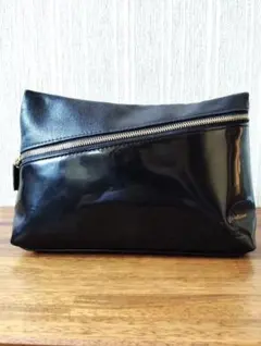 美品　YSL　イヴ・サンローラン　エナメル　レザー　コスメポーチ　ブラック