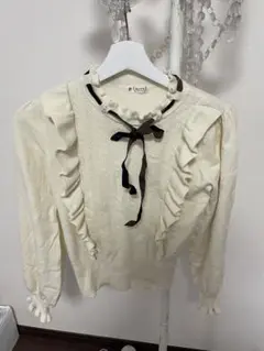 axes femme アイボリー フリルニット