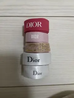 Diorロゴ入りリボン (ゴールドの文字のDiorリボン追加)コスメサンプル付き