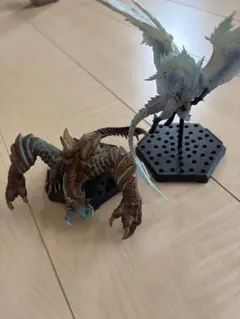 モンスターハンター　フィギュア　アカムトルム 通常　怒り各各2体 モンスターハンター フィギュア アカムトルム 通常 怒り各各2体 - メルカリ