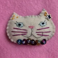 猫の顔ブローチ フェルト製