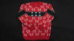 赤いくま模様のニットセーター