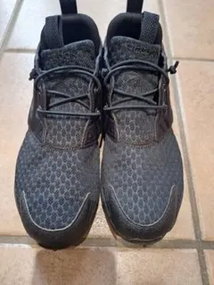 Reebok ブラック スニーカー