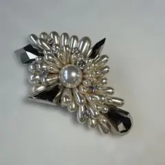 ブローチ　アクセサリー