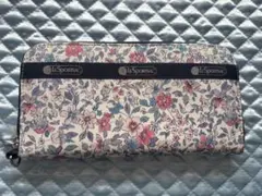 LeSportsac 花柄 ラウンドファスナー 長財布のサムネイル