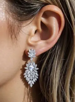 クリスタルフラワーロングピアス