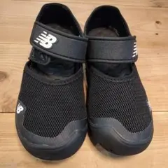 【17.5cm】New Balance メッシュサンダル ブラック