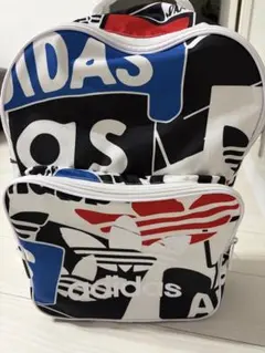 adidas Originals 総柄ロゴ リュックのサムネイル