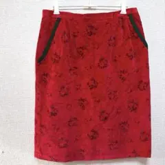 赤い花柄　タック入りスカート　ベルベット風　ポケット　後ろスリット　大人可愛い