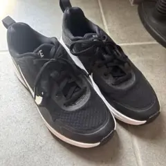 NIKE ブラック メッシュスニーカー