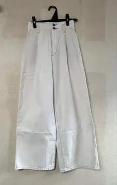 ホワイト ワイドデニムパンツ Sサイズ　GU