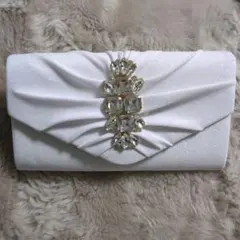 【未使用】ホワイト　ラメ　ビジュー付き クラッチバッグ