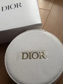 Dior ホワイトラウンドポーチ