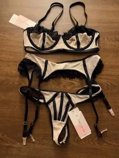 ベージュ×ブラック レース ガーター付き ランジェリーセット セクシー S-M