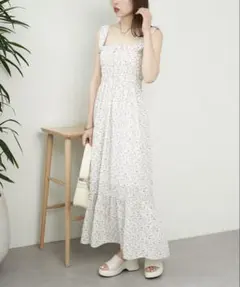 【美品】Chico 小花柄シャーリングロングタンクワンピース アイボリー